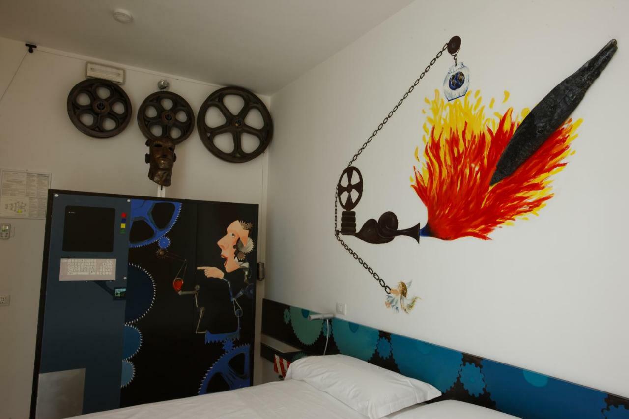 Hotel Alexander Museum Palace Пезаро Экстерьер фото